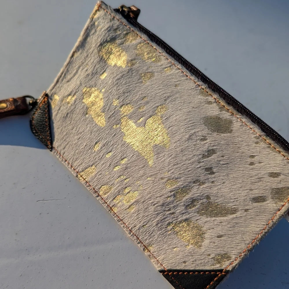 Vaan & Co | Metallic Gold Cow Hide Wristlet Cream Tan